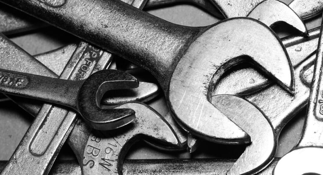 Symbolbild KFZ-Werkstatt Werkzeug