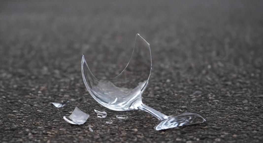 Zerbrochenes Weinglas - BYC-News