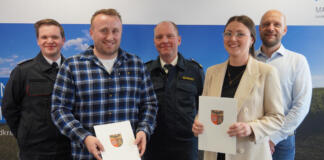 Yannick Georges (BKI Landkreis Mainz-Bingen), Nico Lüttringhaus, Stefan Behrendt (kommisarischer BKI Stadt Mainz), Selina Corneli, Jörg Corneli (Geschäftsführer Rettungsdienst Corneli)