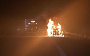 Fahrzeugbrand auf der a63 – hoher sachschaden und vollsperrung Pkw-brand auf der a63