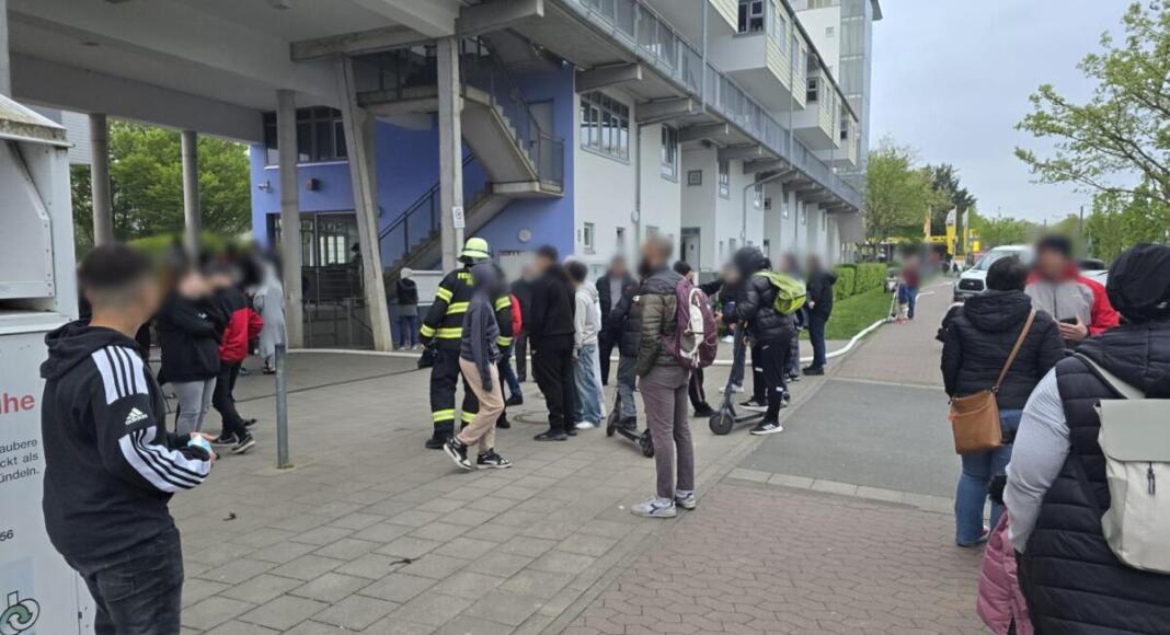 Gaffer behindern Feuerwehr Mainz