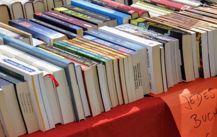 Bücherflohmarkt Symbolbild