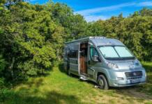 Die Zukunft des Campings: Trends und Highlights 2025 Symbolbild Camper