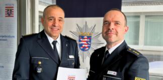 Polizeipräsident Björn Gutzeit führte den neuen Leiter der Polizeidirektion Groß-Gerau, Kriminaldirektor Florian Steinkopf in sein Amt bei der Polizei Groß-Gerau ein.