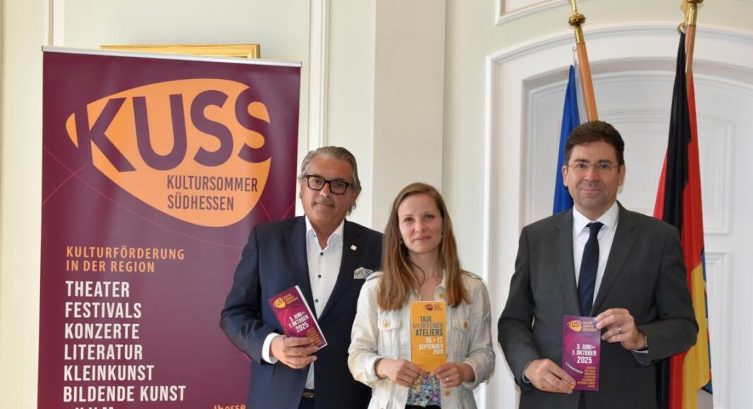 Landrat Klaus Peter Schellhaas (1. Vorsitzender, Landkreis Darmstadt-Dieburg), Marina Stuckert (Geschäftsführerin), Regierungspräsident Prof. Dr. Jan Hilligardt.