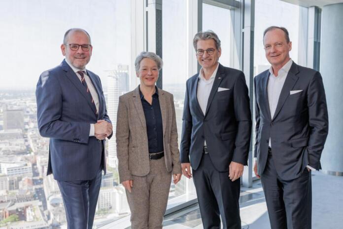 Kulturamt 30.04.25 Frau Dr. Hartwig, Dezernentin Kultur und Wissenschaft, Stadt Frankfurt Herr Christian Schmid, Vorstandsmitglied Helaba Herr Dr. Ingo Wiedemeier, Vorsitzender des Vorstands der Frankfurter Sparkasse Herr Dr. Arne Weick, Frankfurter Sparkasse