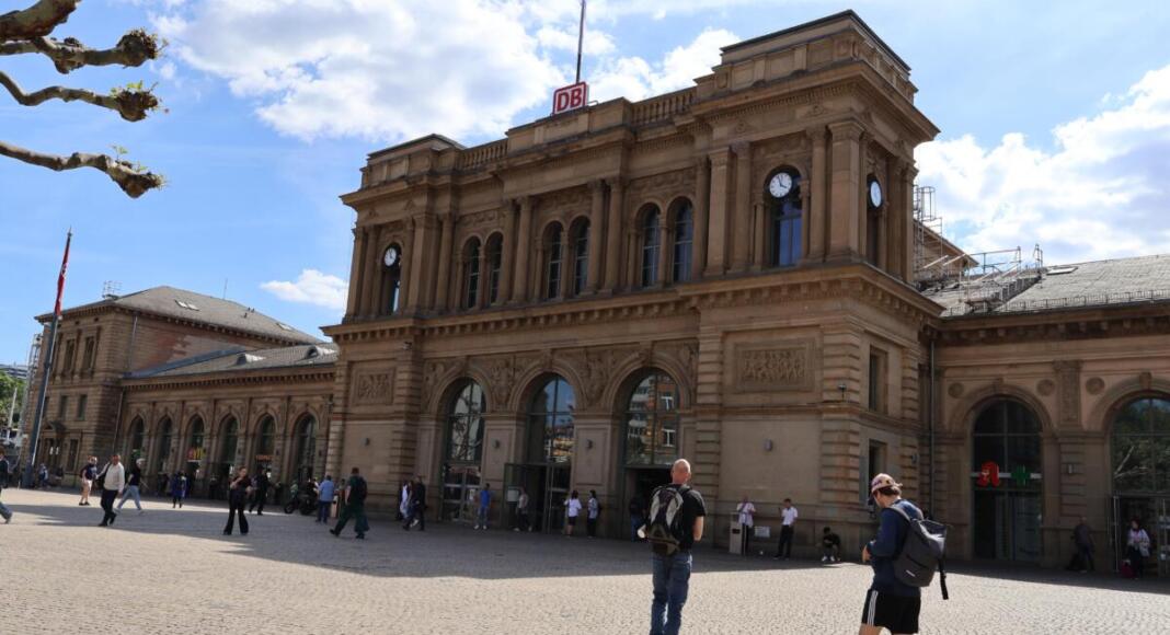 DB-Mitarbeiter Hauptbahnhof Mainz