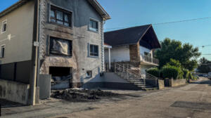 Luxusfahrzeuge gehen in ober-olm in flammen auf