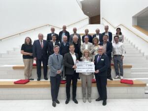 Mainzer rotary clubs und lions clubs spenden für jüdischen grabstein-abguss