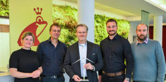 von links nach rechts: Christine Gelhausen und Jochen Bals (beide SelzEnergie), Werner & Mertz-Inhaber Reinhard Schneider, Leiter Nachhaltigkeitsmanagement Yannic von Raesfeld und Energiemanager Simon Gübler