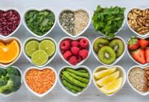 Gesunde snacks, obst, gemüse, nüsse