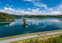 Unterwegs im Einklang mit der Natur: Aktivurlaub im Bergischen Land Die Große Dhünn-Talsperre im Bergischen Land ist die zweitgrößte Trinkwassertalsperre Deutschlands und bietet sich hervorragend zum Wandern und Radfahren an. Foto:djd/Das Bergische/Dominik Ketz