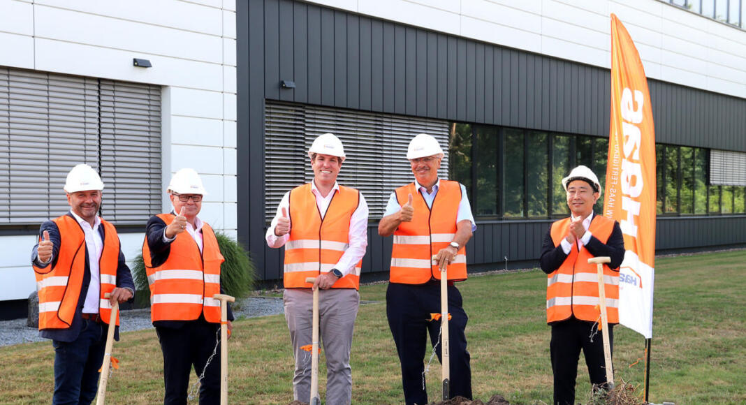 Spatenstich Fuji Europazentrale