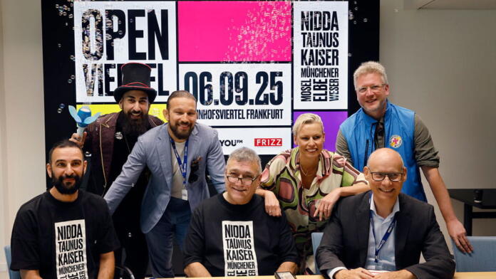 V.l.n.r.: Babak Farahani, GV Wiesenhüttenplatz, Dompteur, Max Coga, Pik Dame und Profisportler, Nazim Alemdar, YokYok und Vorsitzender des GV Treffpunkt Bahnhofsviertel, Betty Wulff, Reservix und GV Treffpunkt Bahnhofsviertel, Eduard M. Singer, Leiter der Stabsstelle Stadtmarketing, sowie Daniel Moddelmog, stellvertretender Leiter der Bahnhofsmission