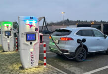 ADAC deckt Preisunterschiede beim E-Auto Laden auf E-Auto Ladesäule