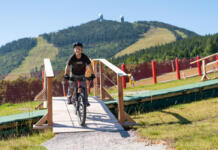 Freizeittipp: Mountainbike-Abenteuer für Groß und Klein im Bayerischen Wald Bikepark Arber. Foto: Bodenmais Tourismus