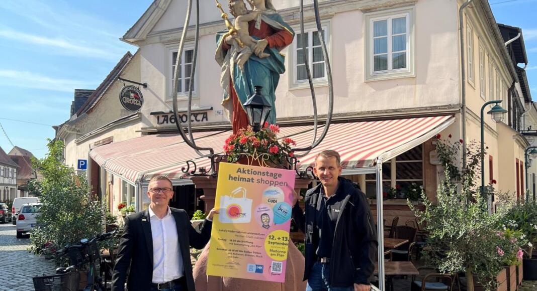Foto: Stadt Hochheim am Main; Eduard Nowak (li.), Wirtschaftsförderer der Stadt Hochheim am Main, und Thomas Moravek, stellv. Vorsitzender des Handwerker- und Gewerbevereins Hochheim