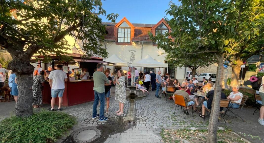 After-Work-Event auf dem Dorfplatz in Wackernheim