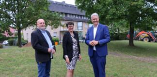 Projektleiter Michael Wernitz, Sybille Wegerich (Vorständin der bauverein AG) und Oberbürgermeister Patrick Burghardt | Quelle: Stadt Rüsselsheim am Main