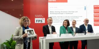 Werbung für den Standort Südhessen bei der Expo Real in München: Das Bild zeigt (von links): Anja Herdel (Geschäftsführung Wissenschaftsstadt Darmstadt Marketing GmbH), Thomas Will (Landrat Kreis Groß-Gerau), Christel Sprößler (Sozial- und Jugenddezernentin Landkreis Darmstadt-Dieburg), Michael Kolmer (Stadtrat Wissenschaftsstadt Darmstadt), Prof. Dr. Klaus-Michael Ahrend (Vorstandsmitglied HEAG Holding AG).