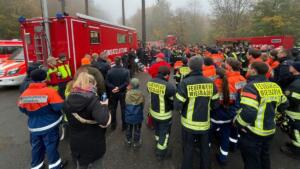 Insgesamt beteiligten sich 17 jugendfeuerwehren mit rund 100 jugendlichen und 62 helferinnen und helfern | quelle: stadt wiesbaden
