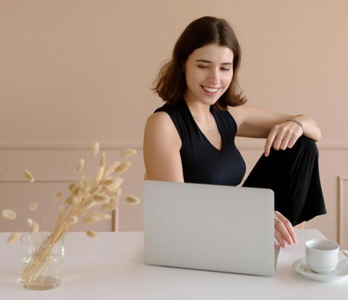 Frau am Computer