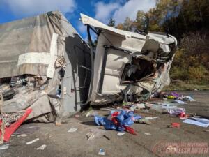 Vollsperrung: schwerer lkw-unfall auf der a61 bei laudert