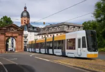 Wasserrohrbruch in Mainz legt Straßenbahnverkehr teilweise lahm Straßenbahn am Gautor in Mainz