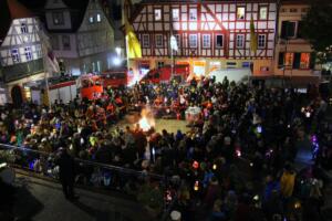 Mann wirft sich vor auto in der mainzer innenstadt