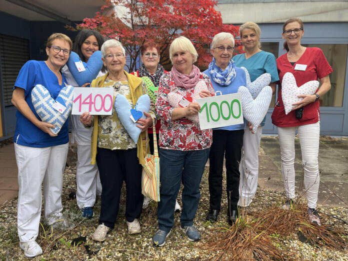 Übergabe 1400 Herzkissen und 1000 Taschen