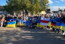 Ukraine-Mahnwache in Eltville setzt bewegendes Zeichen