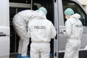 Teile einer frauenleiche auf autobahn gefunden Spurensicherung polizei