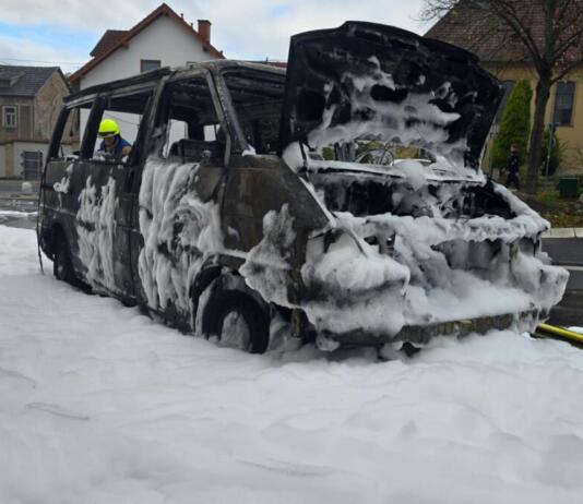 Fahrzeugbrand in Stadecken-Elsheim | Foto: BYC-News | Thorsten Lüttringhaus