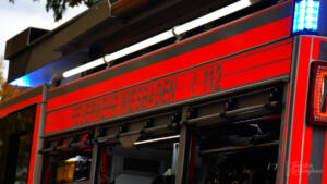 Wohnungsbrand in mainz-kostheim - feuerwehr rettet menschen aus brandwohnung Wohnungsbrand in mainz-kostheim - feuerwehr rettet menschen aus brandwohnung