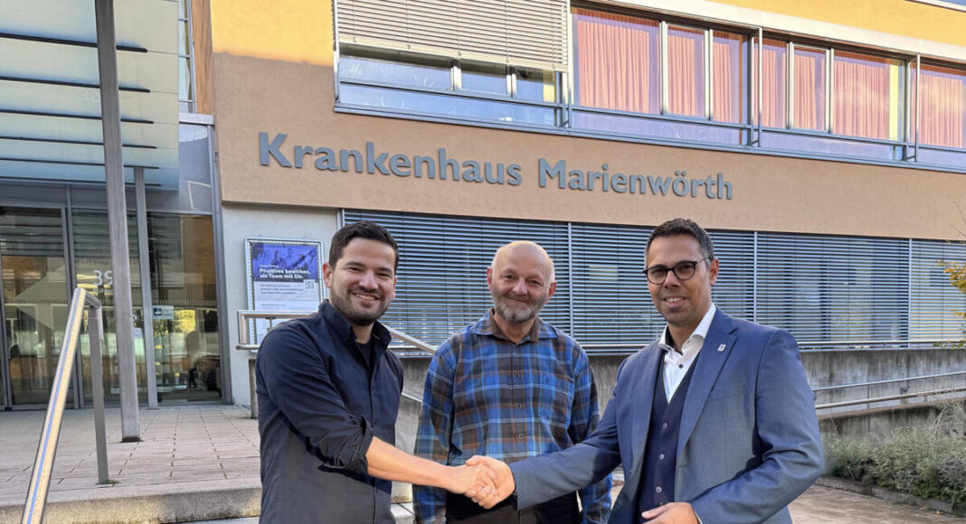 Adel Karim Antar (Ärztlicher Leiter Palliativstützpunkt Rheinhessen-Nahe), Robert Gosenheimer (ehemaliger Stützpunktleiter und Leiter der onkologisch-palliativmedizinischen Abteilung) und Manuel Seidel (Geschäftsführer der Diakonie Kliniken Bad Kreuznach) Foto: Stiftung kreuznacher diakonie, Franziska Bamberger