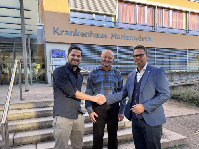 Adel Karim Antar (Ärztlicher Leiter Palliativstützpunkt Rheinhessen-Nahe), Robert Gosenheimer (ehemaliger Stützpunktleiter und Leiter der onkologisch-palliativmedizinischen Abteilung) und Manuel Seidel (Geschäftsführer der Diakonie Kliniken Bad Kreuznach) Foto: Stiftung kreuznacher diakonie, Franziska Bamberger Adel Karim Antar (Ärztlicher Leiter Palliativstützpunkt Rheinhessen-Nahe), Robert Gosenheimer (ehemaliger Stützpunktleiter und Leiter der onkologisch-palliativmedizinischen Abteilung) und Manuel Seidel (Geschäftsführer der Diakonie Kliniken Bad Kreuznach) Foto: Stiftung kreuznacher diakonie, Franziska Bamberger