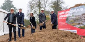 Bild: Der symbolische Spatenstich für das Hoffnungshau in Ingelheim. Foto: Boehringer Ingelheim, Frank Daum