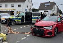 Vier Verletzte bei Unfall mit Streifenwagen