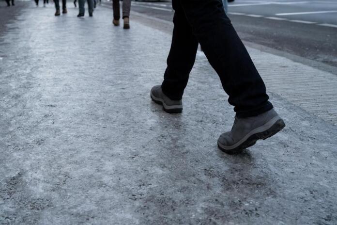 Glatteis Winterdienst