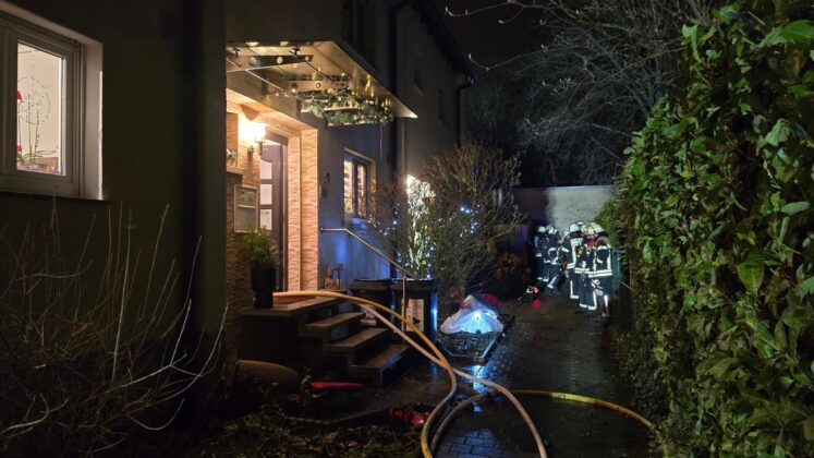 Brand in Wiesbaden-Bierstadt | Foto: BYC-News | Thorsten L&uuml;ttringhaus