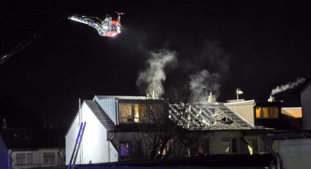 Brand in Wiesbaden-Bierstadt | Foto: BYC-News | Thorsten Lüttringhaus