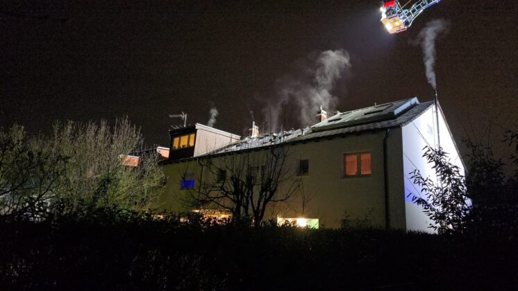 Brand in Wiesbaden-Bierstadt | Foto: BYC-News | Thorsten L&uuml;ttringhaus