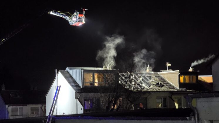 Brand in Wiesbaden-Bierstadt | Foto: BYC-News | Thorsten L&uuml;ttringhaus