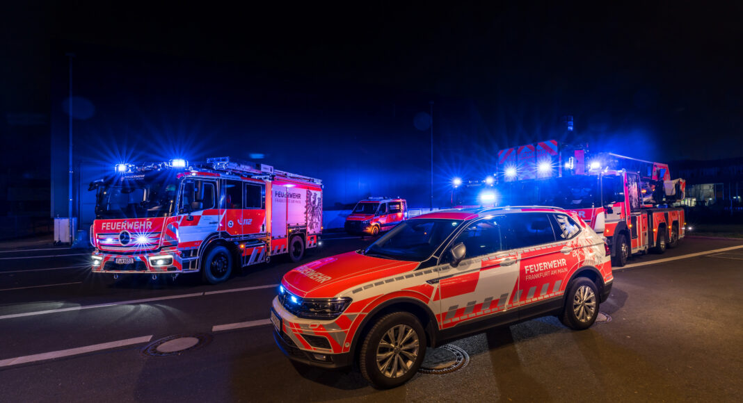 Neben dem neuen HLF wurden auch ein Einsatzleitwagen, ein Wechselladerfahrzeug sowie eine Drehleiter und ein Kommandowagen im modernisierten Design vorgestellt. © Marc Dickler