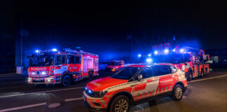 Neben dem neuen HLF wurden auch ein Einsatzleitwagen, ein Wechselladerfahrzeug sowie eine Drehleiter und ein Kommandowagen im modernisierten Design vorgestellt. © Marc Dickler