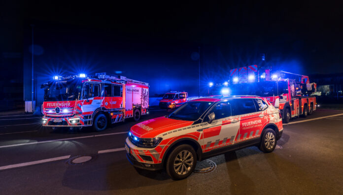 Neben dem neuen HLF wurden auch ein Einsatzleitwagen, ein Wechselladerfahrzeug sowie eine Drehleiter und ein Kommandowagen im modernisierten Design vorgestellt. © Marc Dickler