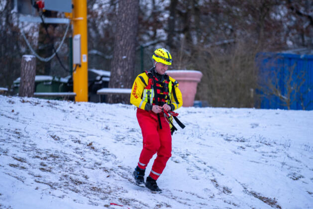 Eisrettung &Uuml;bung - Quelle: Feuerwehr R&uuml;sselsheim