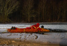 Eisrettungsübung von Feuerwehr und DLRG in Rheinhessen