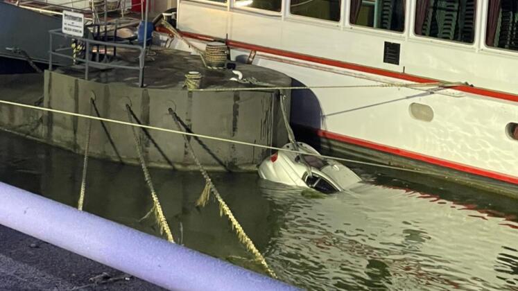 PKW im Rhein bei Mainz