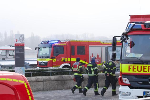 PKW im Rhein bei Mainz | Foto: BYC-News